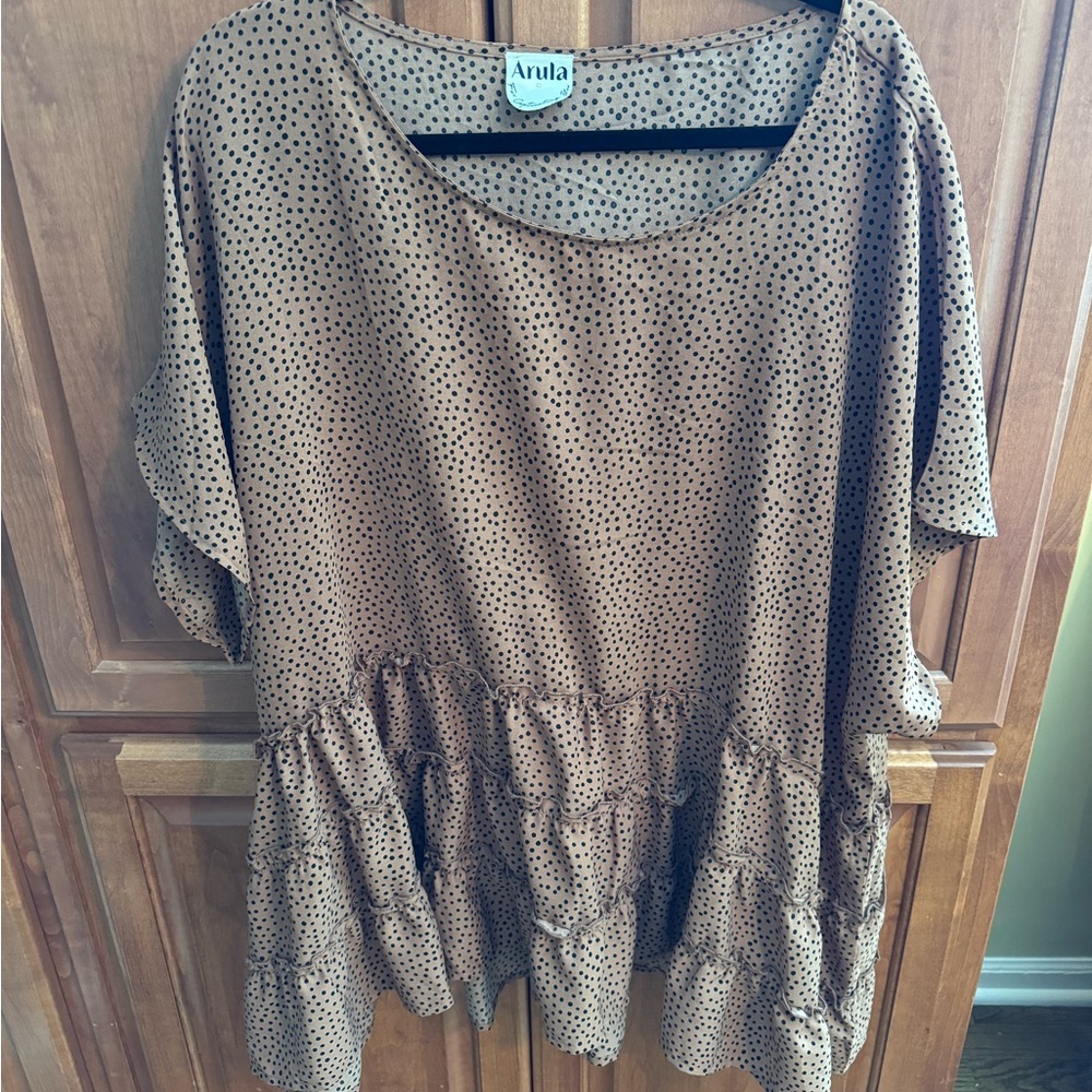 ARULA Tan Short Sleeve Tiered Blouse